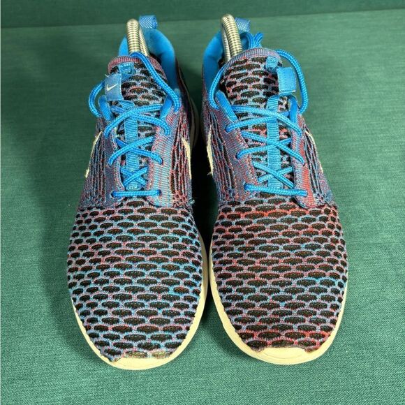 Size 9 - Women’s Nike Roshe Flyknit multicolor shoes - Picture 5 of 9